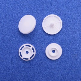 Кнопка пластиковая 4 части 10 мм (1000 штук)